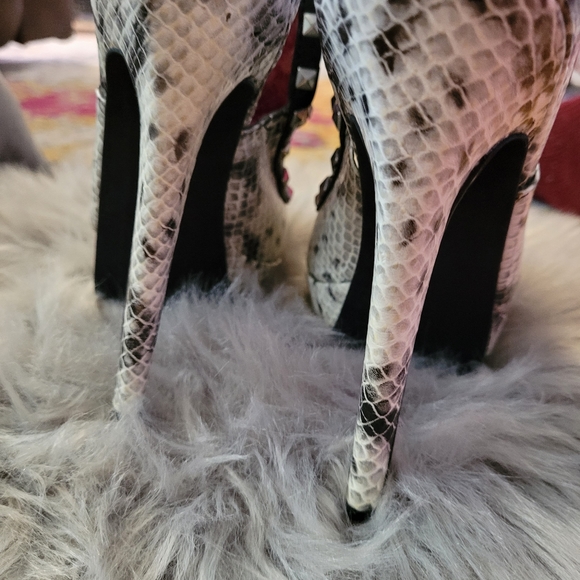 🪨Penny Loves💞 Kenny- New Sexxi Pleather 5 inch 👠Heels - Picture 5 of 8